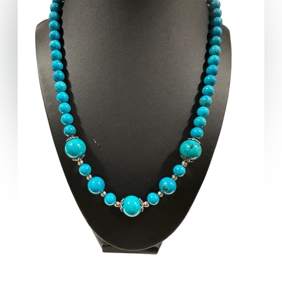 NWT Elegant Turquoise/blue Beaded Necklace - Picture 2 of 3